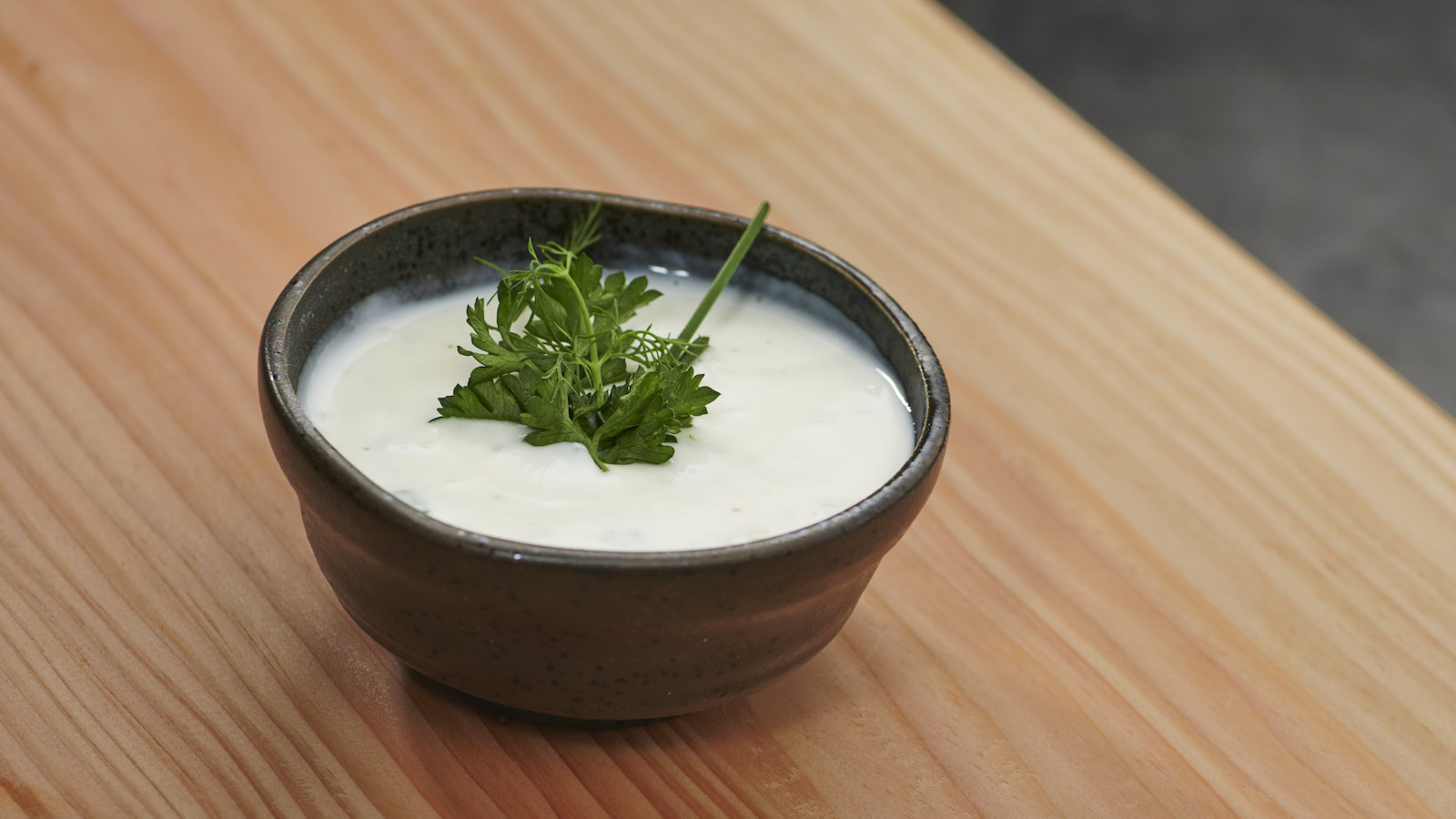 Kräuter-Joghurt-Dip • Die Küchenpartie mit peb